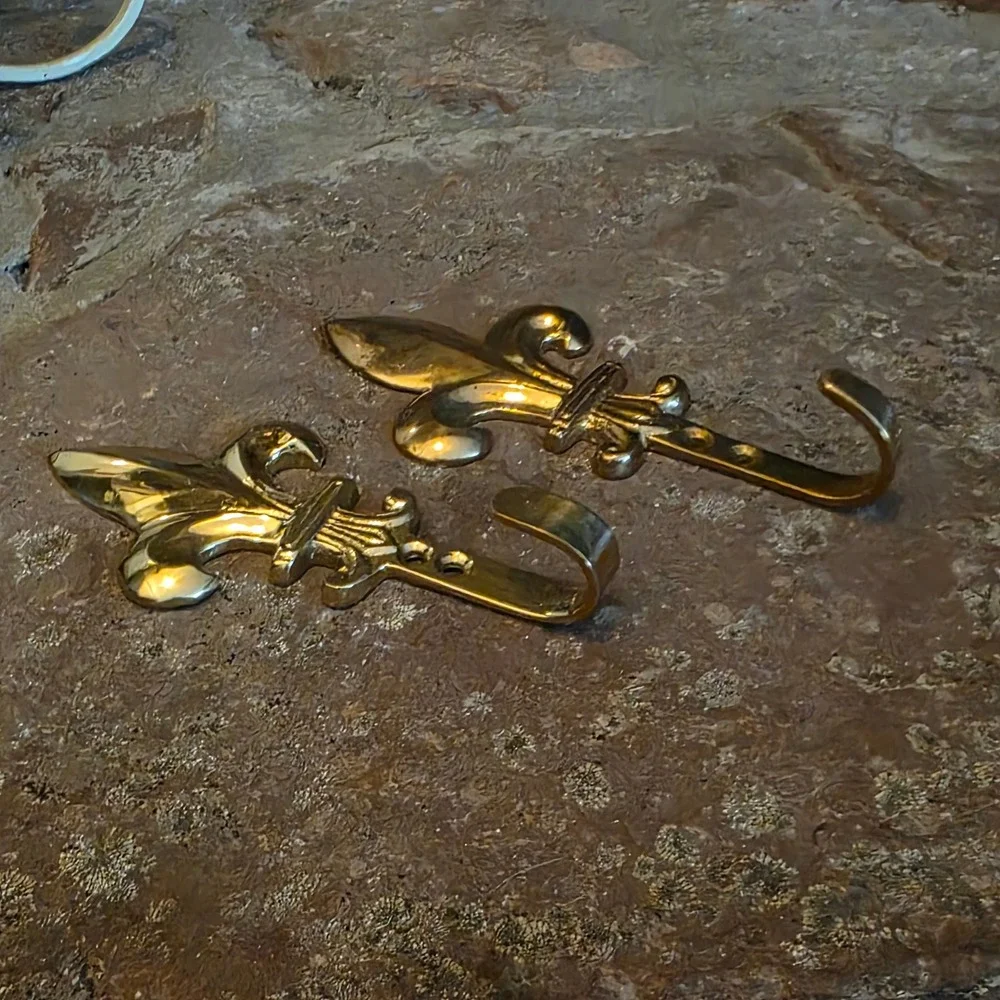 Vintage Brass Fleur De Lis Wall Hooks Set of 2 Gold French Country Decor 6.75in
